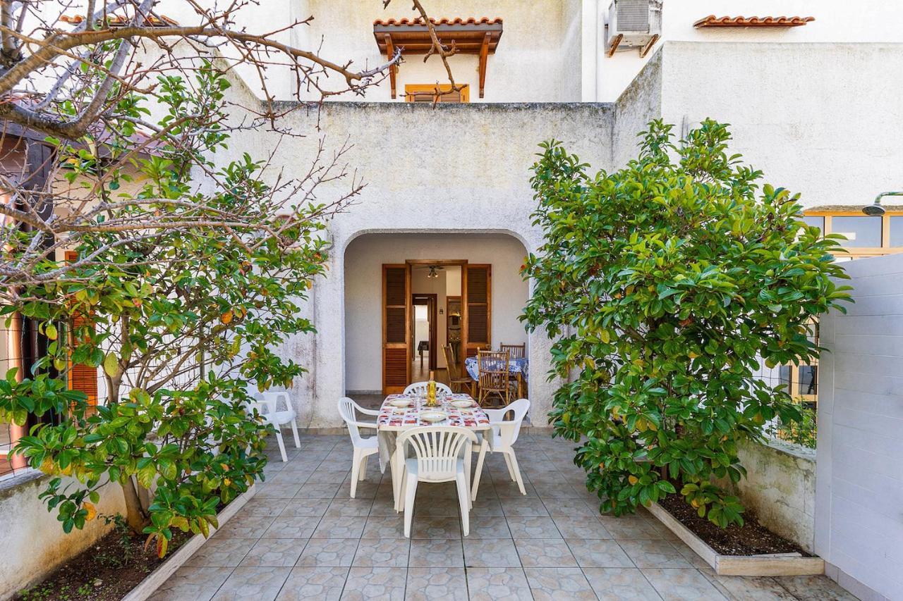 Villino Sabrina Con Piscina Villa Torre Lapillo Luaran gambar
